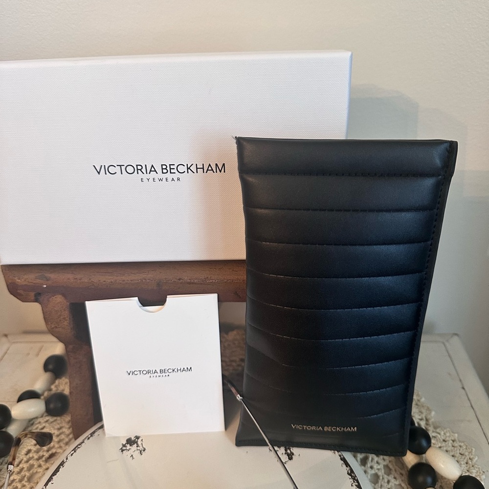 Victoria Beckham Tortoise Shell Sunglasses with Brown Lenses - Picture 3 of 8